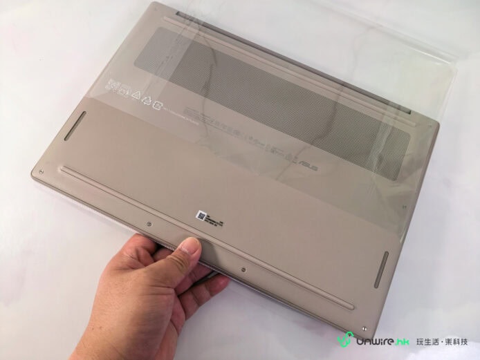 ASUS Zenbook A16 輕薄電腦展示.