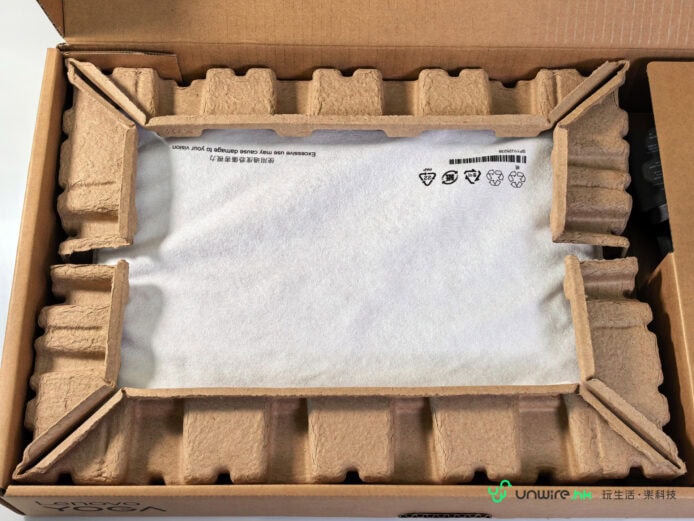 Lenovo Yoga 7 2-in-1 Aura Edition 包裝內部細節.
