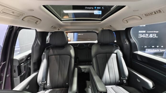 BYD M9 DM-i豪華MPV車內空間展示.