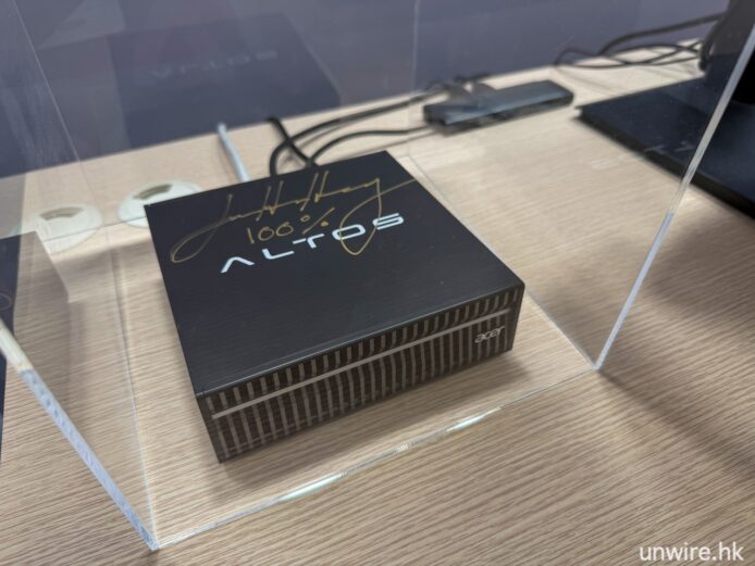 ALT標籤:迷你電腦展示,適用於科技展覽.