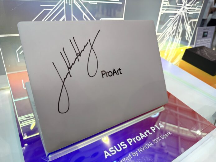 ASUS ProArt P14 筆記本電腦展示.