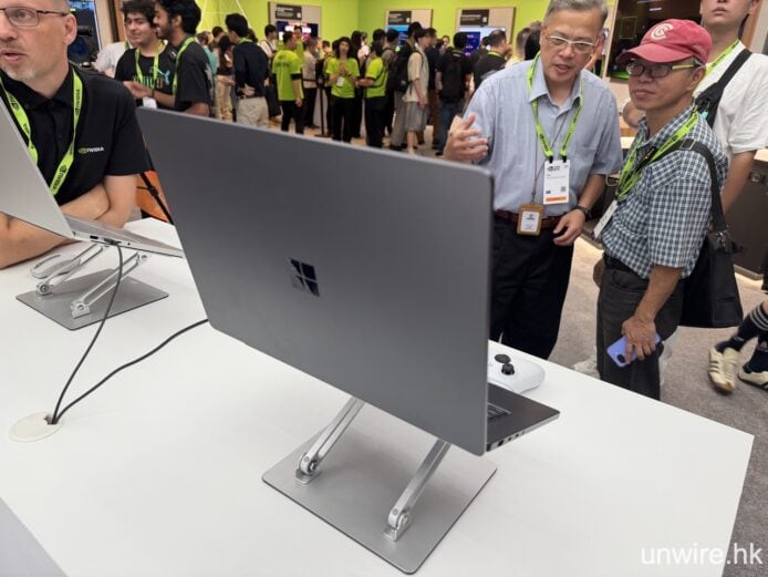 微軟Surface電腦展示於科技展會現場.