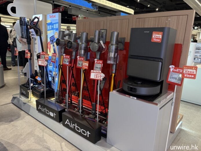 多款吸塵機展示,適合家庭清潔.
