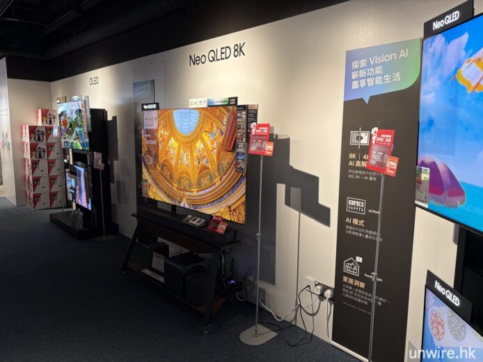 電子產品展示區,展示最新電視和智能科技.