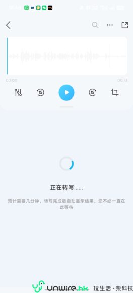 科技新品展示圖片，展示最新智能手機與配件.