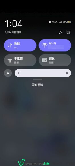 手機通知界面，顯示Wi-Fi、數據和電池狀態.