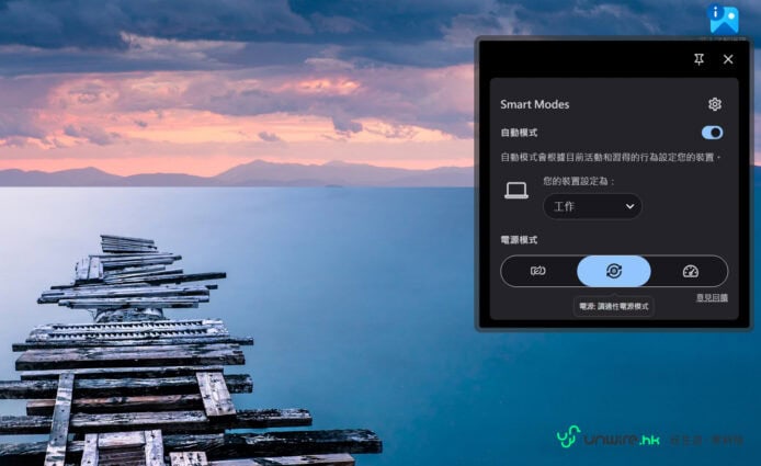 寧靜湖面與木橋，夕陽映照天空.