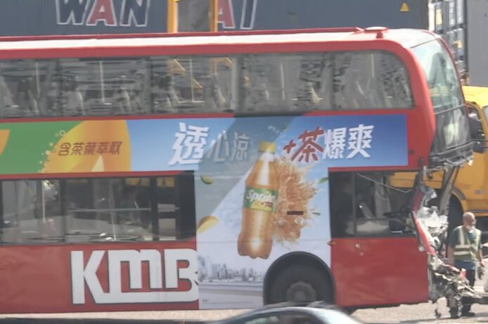公共汽車側面廣告,推廣飲料和茶飲品牌,色.