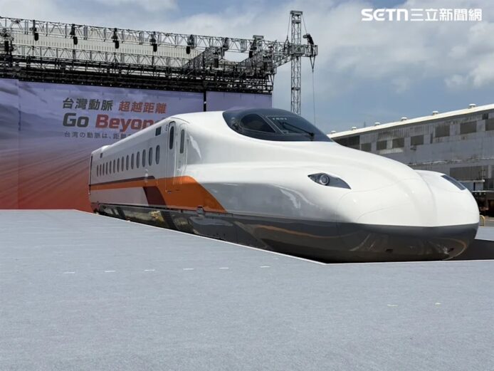 台灣高鐵新列車 N700ST 在展覽中亮相.