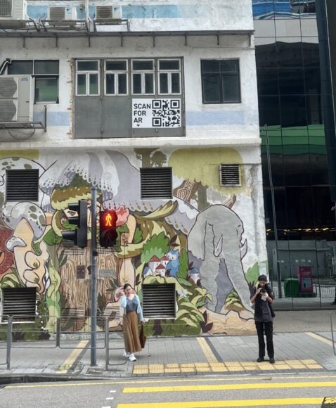 街頭壁畫中的QR碼陷阱圖案.