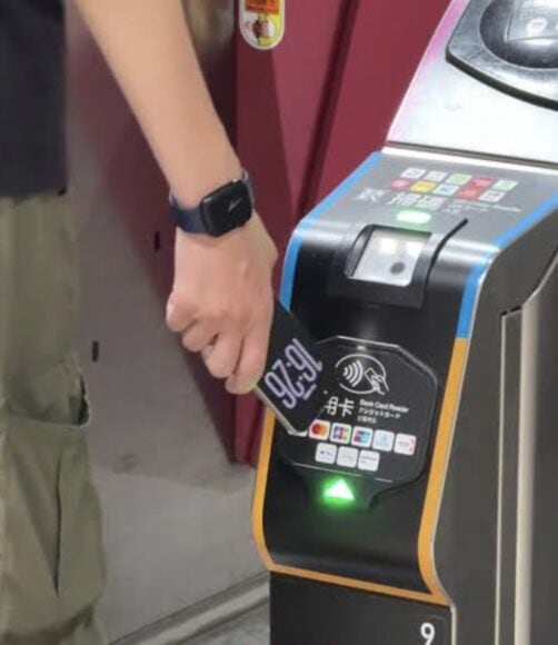 台北捷運感應器位置太低.