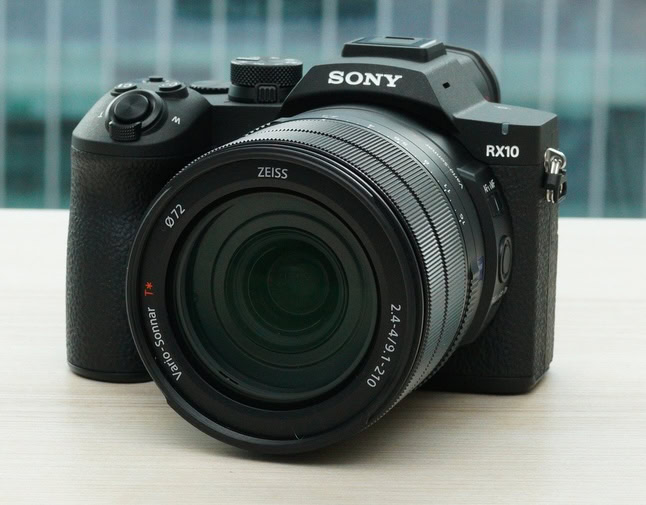 索尼 RX10 V 一體化超遠攝相機特寫.