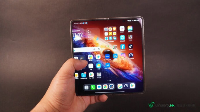 Honor Magic V6 折疊手機展示.