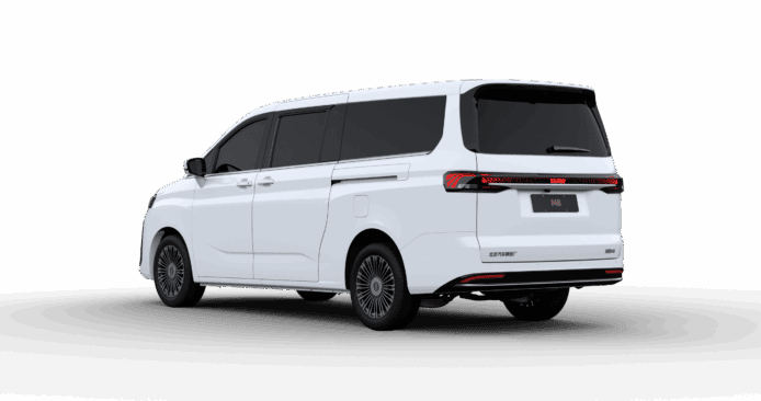白色北汽 BAW M8 商務 MPV車輛.