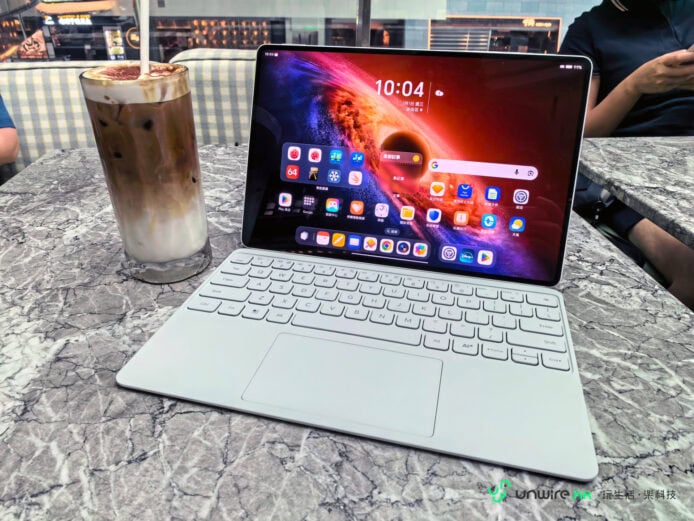 Honor MagicPad4平板電腦配備鍵盤.
