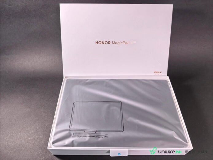 Honor MagicPad4 開箱盒子特寫.
