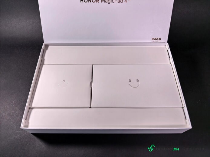Honor MagicPad4 開箱盒內內容物展示.