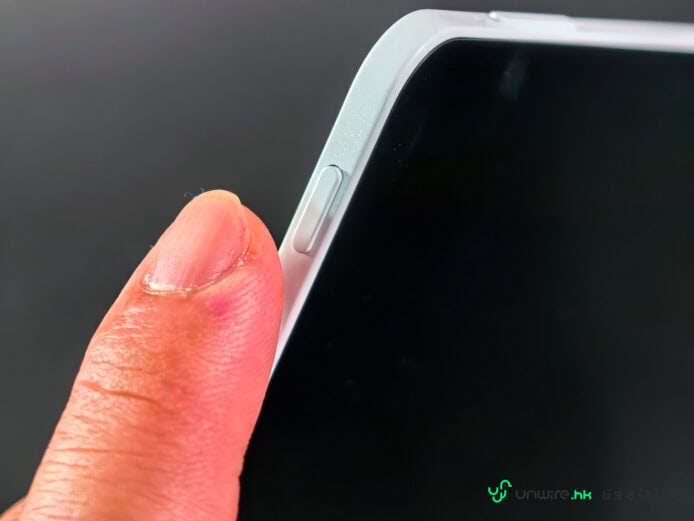 Honor MagicPad4 右側按鈕特寫.