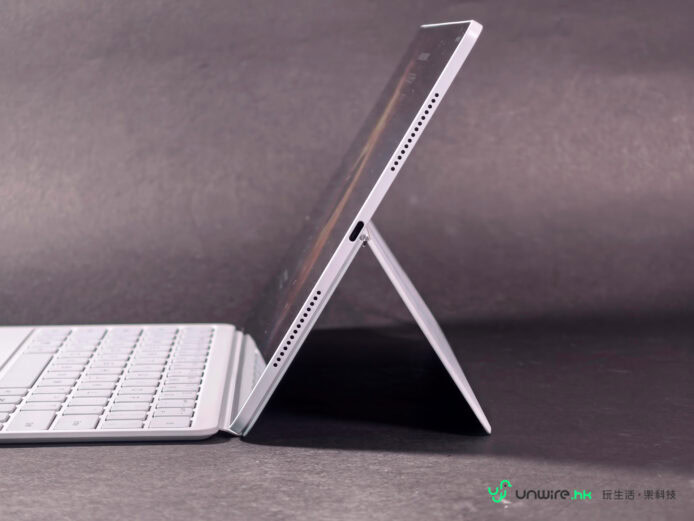 Honor MagicPad4 轉為筆電模式展示.