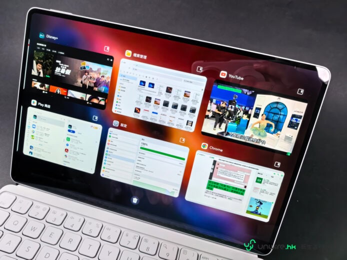 Honor MagicPad4 多工界面顯示多個應用程式.