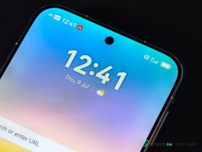 Huawei Pura 90s手機顯示時間和通知.