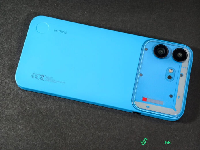 藍色Nothing Phone (4b)手機背面圖.