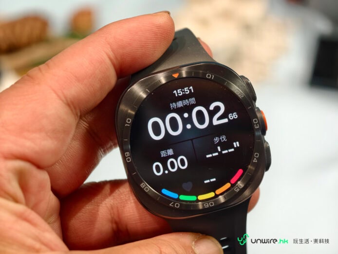 Samsung Watch Ultra2智能手錶顯示運動監測功能.