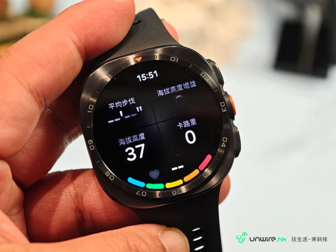 Samsung Watch Ultra2智能手錶顯示健康數據.