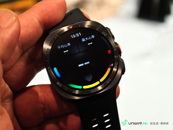 Samsung Watch Ultra2 智能手錶顯示心率數據.