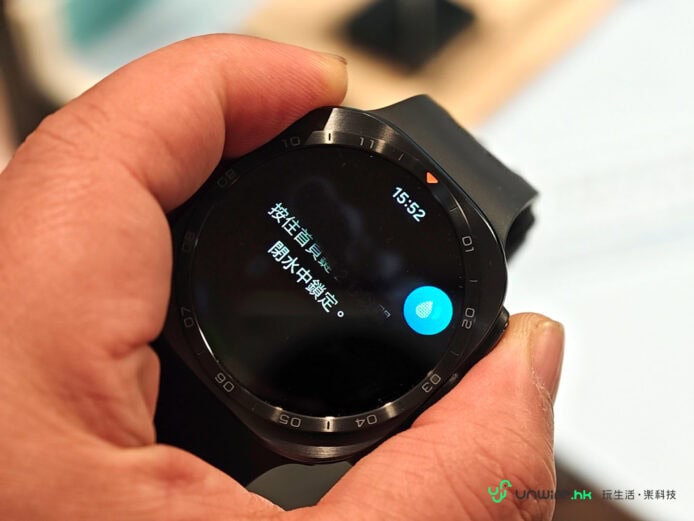 Samsung Watch Ultra2顯示健康監測訊息.