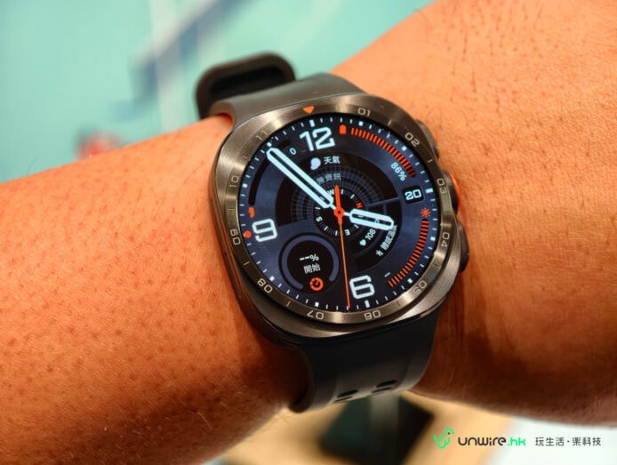 Samsung Watch Ultra2智能手錶展示於手腕上.