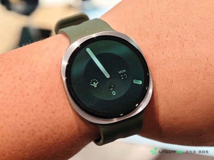 Samsung Watch Ultra2智能手錶展示於手腕上.