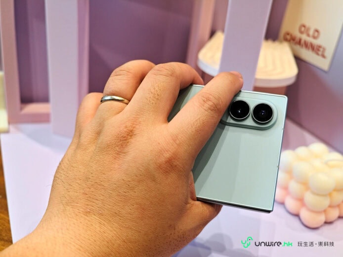Samsung Z Fold8折疊手機展示.