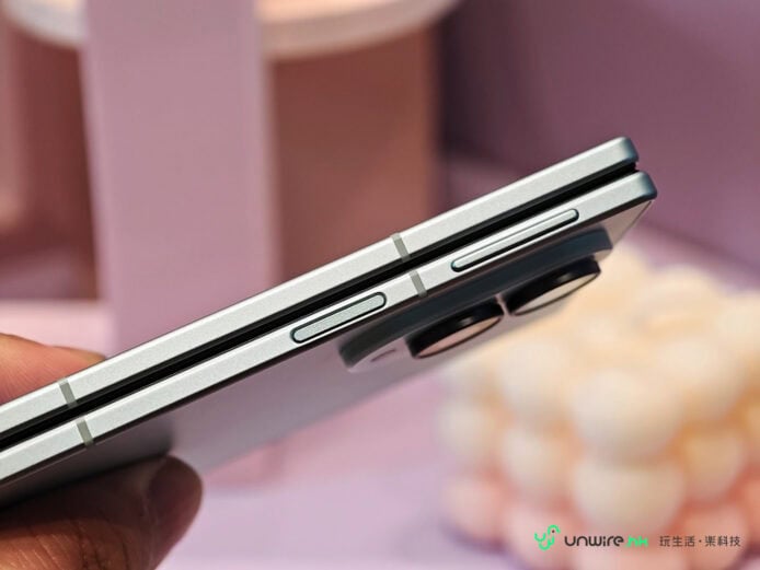 Samsung Z Fold8折疊手機展示.