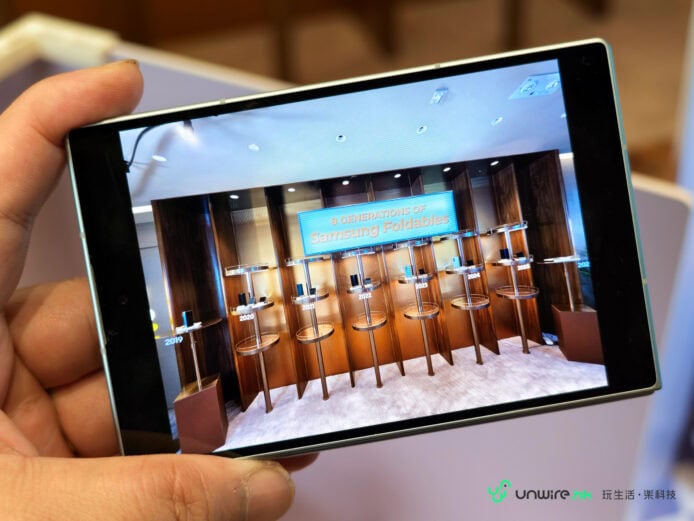 Samsung Z Fold8 展示於展覽會場.