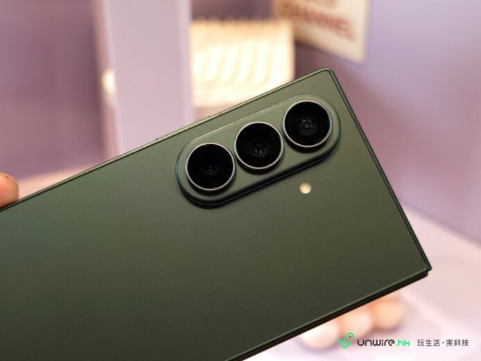 Samsung Z Fold8手機多鏡頭相機特寫.
