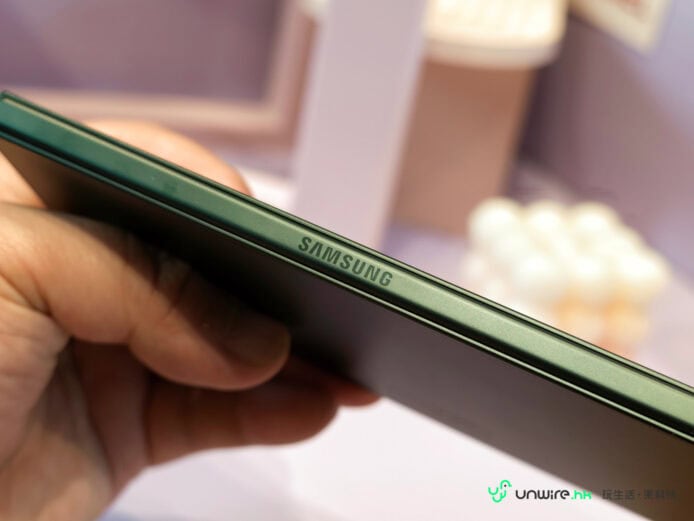 Samsung Z Fold8折疊手機展示.