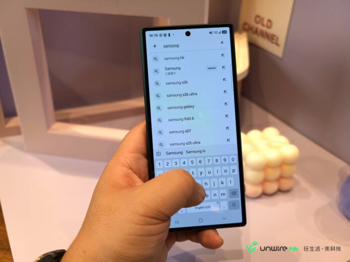Samsung Z Fold8折疊手機屏幕搜索界面.