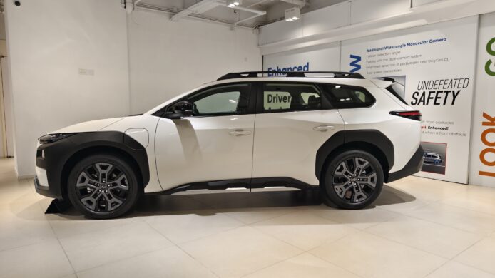 香港展廳內展示的Subaru E-Outback純電SUV.