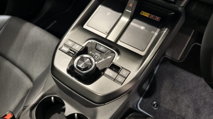 Subaru E-Outback 純電SUV內部控制台特寫.