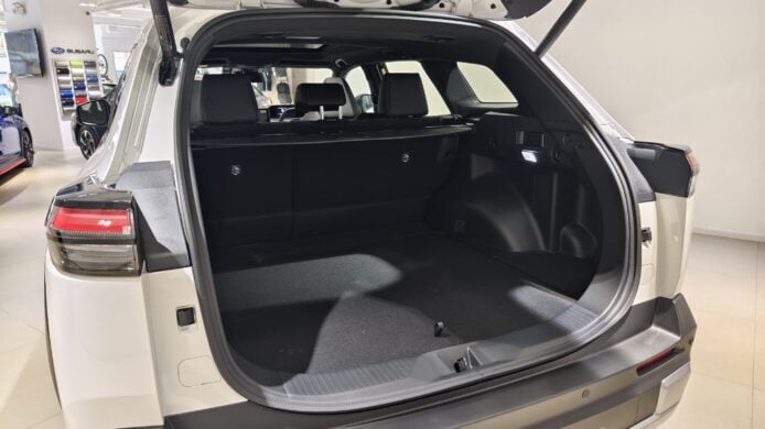Subaru E-Outback純電SUV後備箱空間.