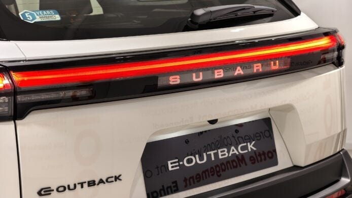 Subaru E-Outback 純電旗艦SUV尾部特寫.