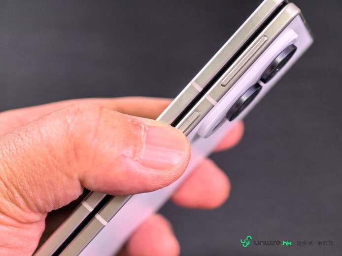 Samsung Galaxy Z Fold8摺疊手機展示.