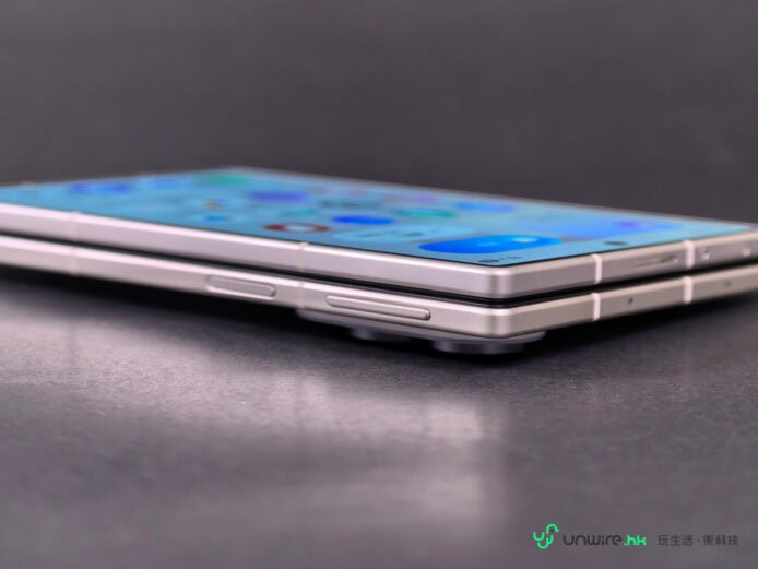 Samsung Galaxy Z Fold8折疊智能手機展示.