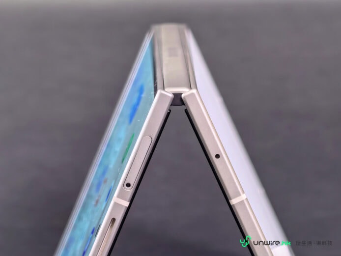 Samsung Galaxy Z Fold8摺機的折疊設計細節.