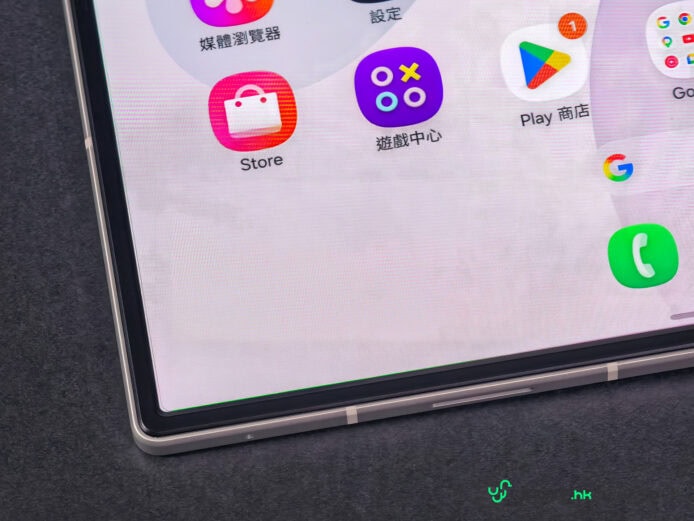 Samsung Galaxy Z Fold8摺疊手機屏幕特寫.