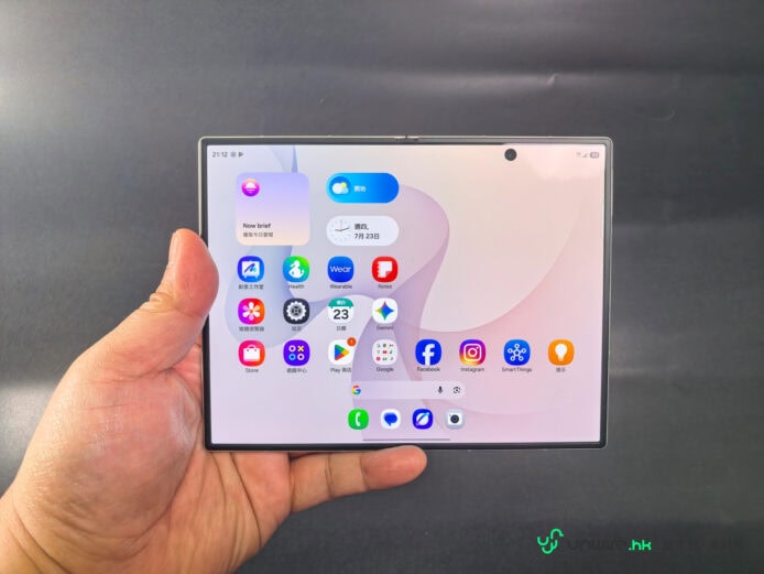三星 Galaxy Z Fold8 摺疊手機展示.
