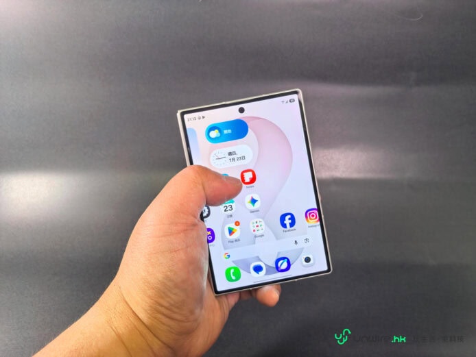 三星Galaxy Z Fold8摺疊手機展示.