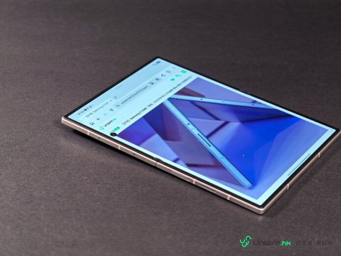 Samsung Galaxy Z Fold8摺疊手機展示.