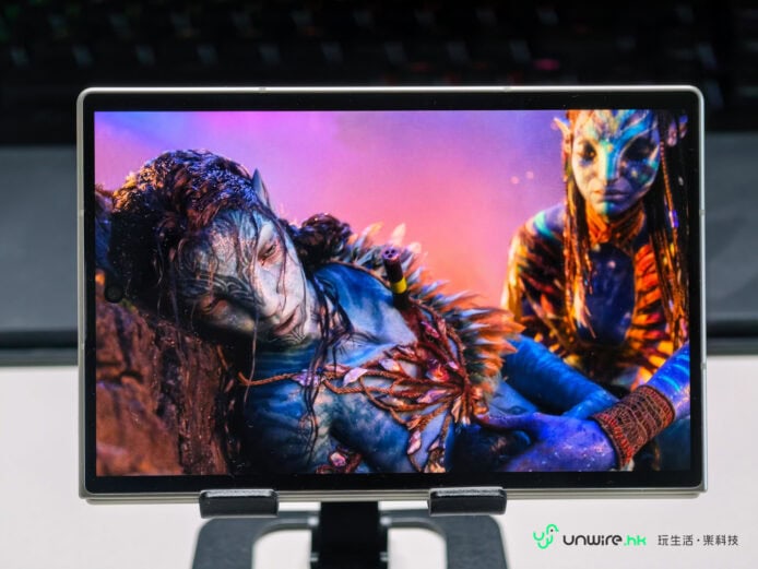 Samsung Galaxy Z Fold8摺疊手機展示.